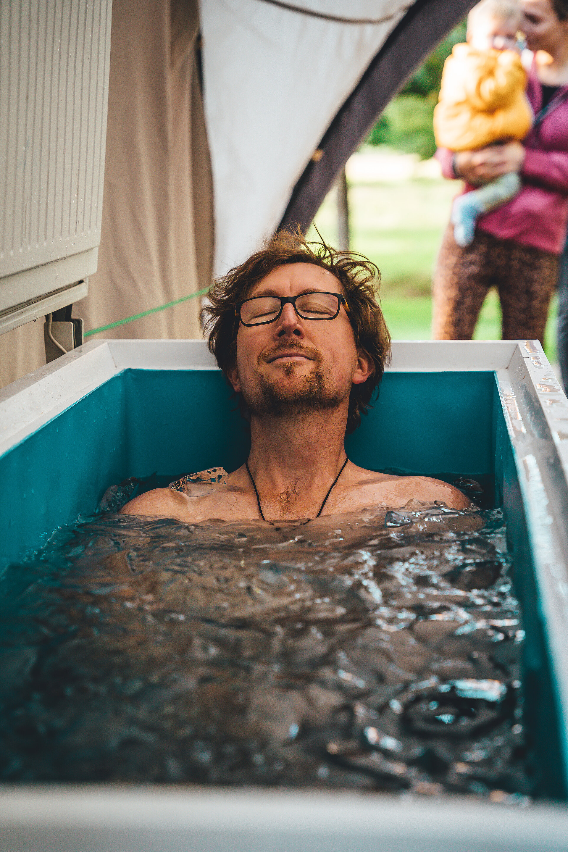 Stefan Völker im Eisbad